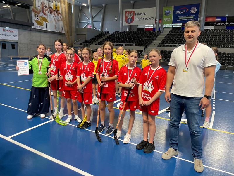 Więcej o: Legionowska Olimpiada Młodzieży dziewcząt w unihokeju w kategorii dzieci.